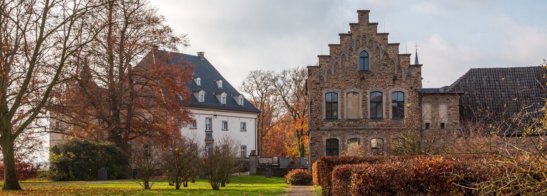 Haus Opherdicke bei Holzwickede mit Kunstsammlung im Park