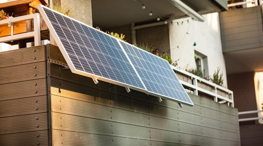 Balkonkraftwerk Balkonkraftwerk an einem Mehrfamilienhaus in Düsseldorf